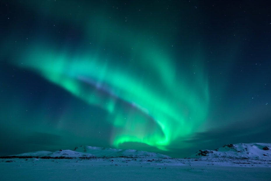Ciel avec aurore borale en Islande